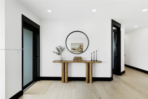 Villa ou maison à louer à Miami, Floride: 4 chambres, 268.12 m2 № 1973974 - photo 4