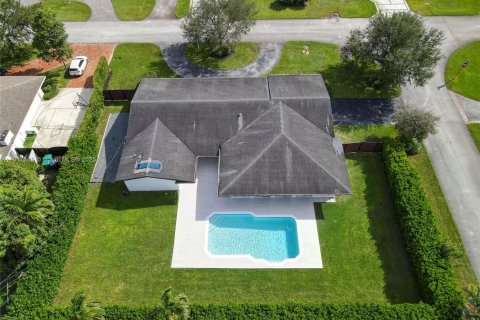 Villa ou maison à louer à Miami, Floride: 4 chambres, 268.12 m2 № 1973974 - photo 30