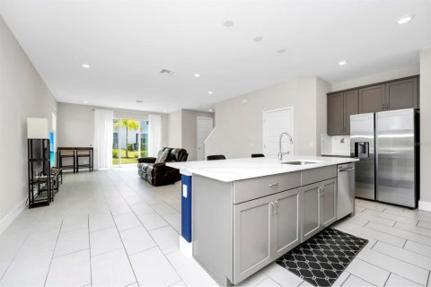 Adosado en venta en Four Corners, Florida, 3 dormitorios, 154.12 m2 № 2125463 - foto 4
