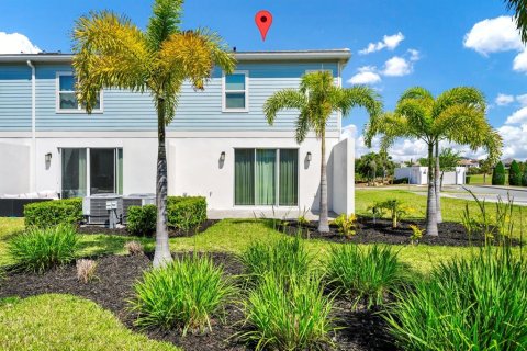 Adosado en venta en Four Corners, Florida, 3 dormitorios, 154.12 m2 № 2125463 - foto 3