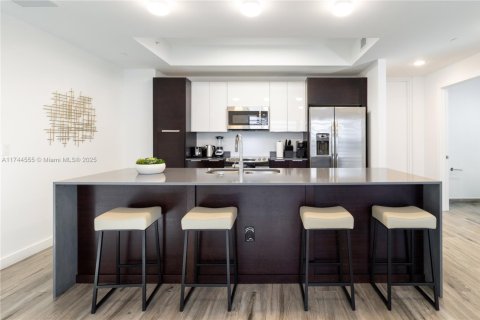 Commercial property in Miami, Florida № 1957565 - photo 5