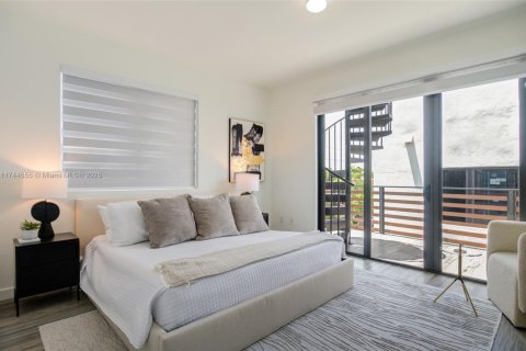 Commercial property in Miami, Florida № 1957565 - photo 12