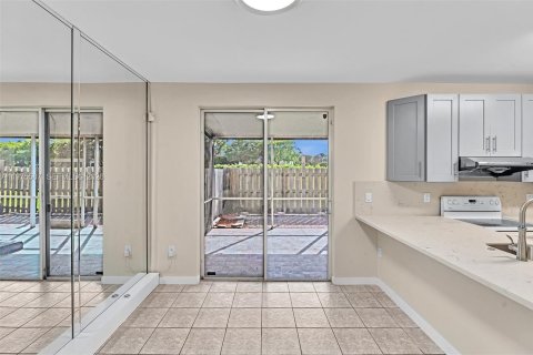 Adosado en alquiler en Pembroke Pines, Florida, 3 dormitorios, 131.55 m2 № 2044672 - foto 18