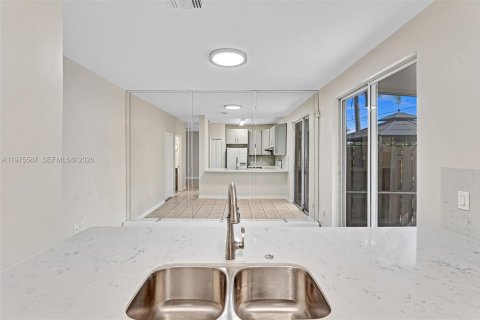 Adosado en alquiler en Pembroke Pines, Florida, 3 dormitorios, 131.55 m2 № 2044672 - foto 17