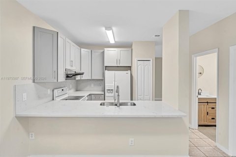 Adosado en alquiler en Pembroke Pines, Florida, 3 dormitorios, 131.55 m2 № 2044672 - foto 15