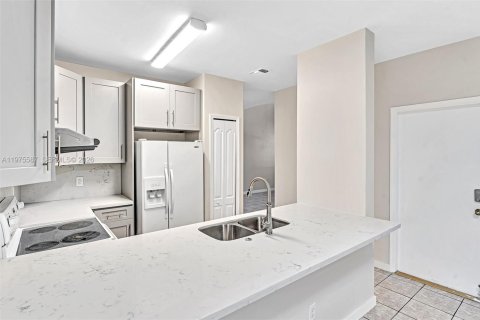 Adosado en alquiler en Pembroke Pines, Florida, 3 dormitorios, 131.55 m2 № 2044672 - foto 12