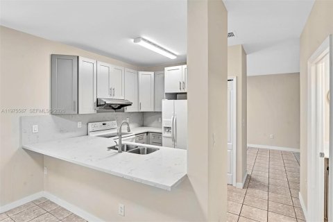 Adosado en alquiler en Pembroke Pines, Florida, 3 dormitorios, 131.55 m2 № 2044672 - foto 11