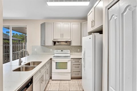 Adosado en alquiler en Pembroke Pines, Florida, 3 dormitorios, 131.55 m2 № 2044672 - foto 13