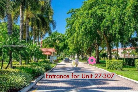 Condo in Pembroke Pines, Florida, 2 bedrooms  № 1863606 - photo 1