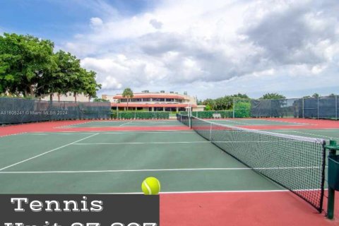 Condo in Pembroke Pines, Florida, 2 bedrooms  № 1863606 - photo 22