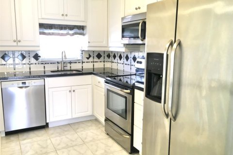 Condo in Pembroke Pines, Florida, 2 bedrooms  № 1863606 - photo 3