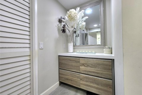 Condominio en alquiler en Hollywood, Florida, 2 dormitorios, 124.49 m2 № 1981091 - foto 17