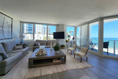 Condominio en alquiler en Hollywood, Florida, 2 dormitorios, 124.49 m2 № 1981091 - foto 8