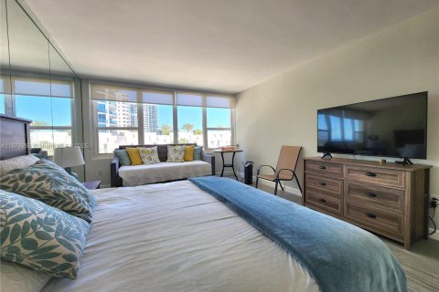 Condominio en alquiler en Hollywood, Florida, 2 dormitorios, 124.49 m2 № 1981091 - foto 14