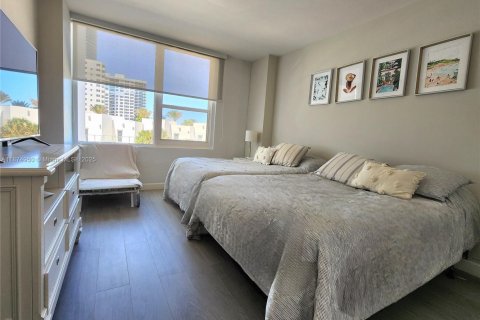 Condominio en alquiler en Hollywood, Florida, 2 dormitorios, 124.49 m2 № 1981091 - foto 18