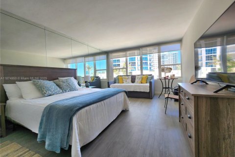 Condominio en alquiler en Hollywood, Florida, 2 dormitorios, 124.49 m2 № 1981091 - foto 13