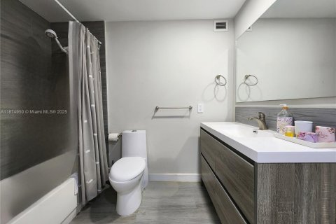 Condominio en alquiler en Hollywood, Florida, 2 dormitorios, 124.49 m2 № 1981091 - foto 16