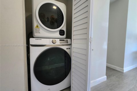 Condominio en alquiler en Hollywood, Florida, 2 dormitorios, 124.49 m2 № 1981091 - foto 20