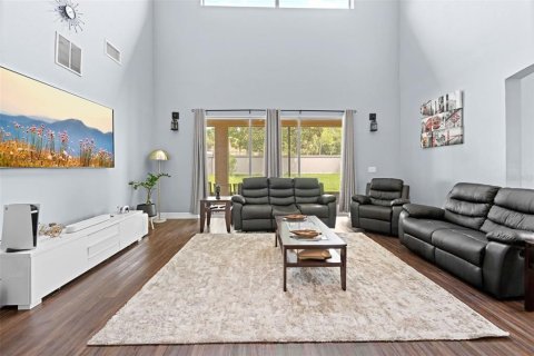 House in Spring Hill, Florida 4 bedrooms, 255.39 sq.m. № 2259237 - photo 7