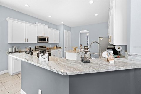 House in Spring Hill, Florida 4 bedrooms, 255.39 sq.m. № 2259237 - photo 23