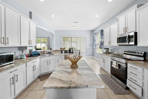 House in Spring Hill, Florida 4 bedrooms, 255.39 sq.m. № 2259237 - photo 25