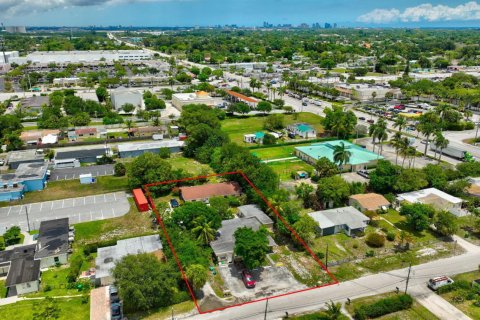 Immobilier commercial à West Palm Beach, Floride № 2155138