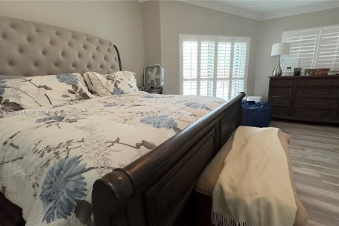 House in Miami, Florida 4 bedrooms, 173.26 sq.m. № 1695989 - photo 16