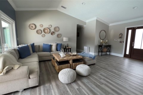 House in Miami, Florida 4 bedrooms, 173.26 sq.m. № 1695989 - photo 9