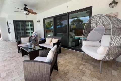 House in Miami, Florida 4 bedrooms, 173.26 sq.m. № 1695989 - photo 6