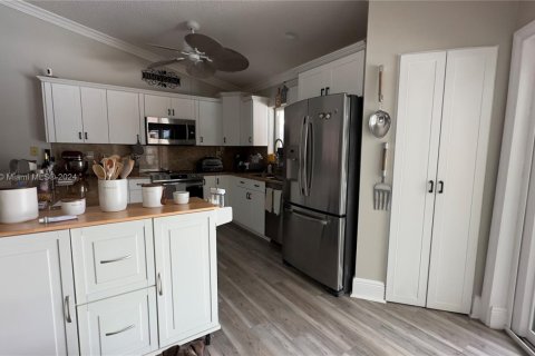 House in Miami, Florida 4 bedrooms, 173.26 sq.m. № 1695989 - photo 10