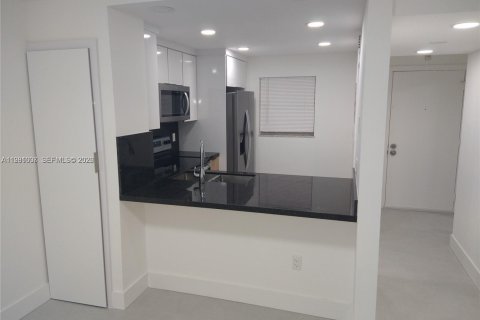 Copropriété à louer à Miami, Floride: 2 chambres № 2056836 - photo 1