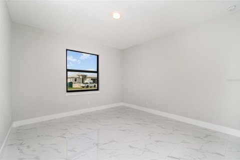 House in Lehigh Acres, Florida 3 bedrooms, 186.92 sq.m. № 1917247 - photo 28