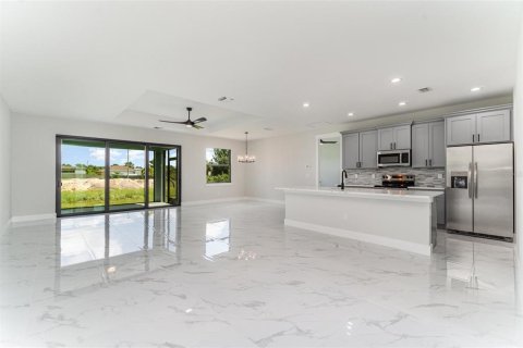 House in Lehigh Acres, Florida 3 bedrooms, 186.92 sq.m. № 1917247 - photo 5