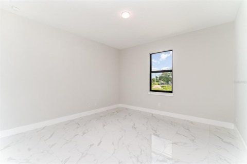 House in Lehigh Acres, Florida 3 bedrooms, 186.92 sq.m. № 1917247 - photo 24