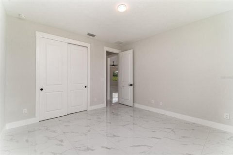 House in Lehigh Acres, Florida 3 bedrooms, 186.92 sq.m. № 1917247 - photo 29