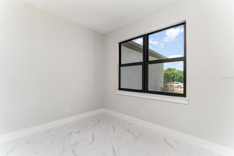 House in Lehigh Acres, Florida 3 bedrooms, 186.92 sq.m. № 1917247 - photo 10