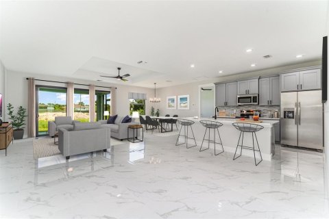 House in Lehigh Acres, Florida 3 bedrooms, 186.92 sq.m. № 1917247 - photo 4