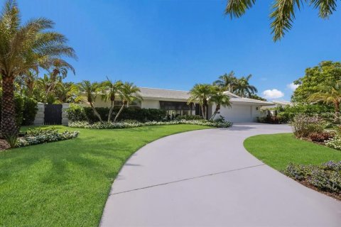 Villa ou maison à louer à Sarasota, Floride: 3 chambres, 224.27 m2 № 1918605 - photo 1