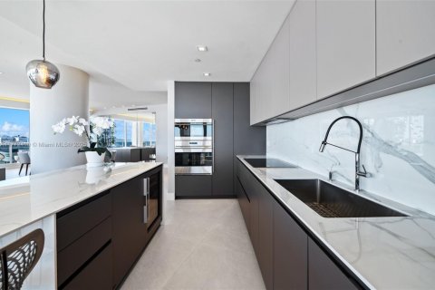 Condo in Bal Harbour, Florida, 3 bedrooms  № 1692517 - photo 6