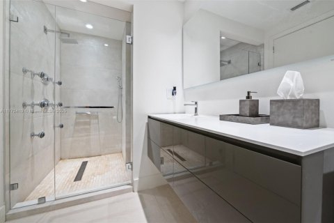 Condo in Bal Harbour, Florida, 3 bedrooms  № 1692517 - photo 15