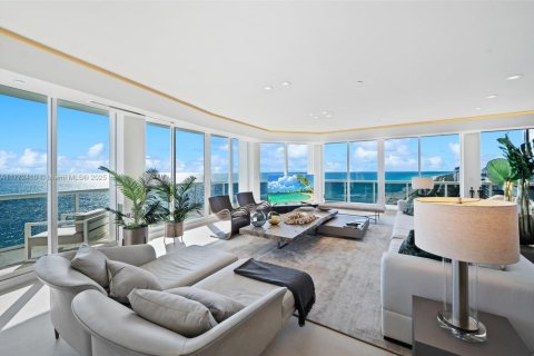 Condo in Bal Harbour, Florida, 3 bedrooms  № 1692517 - photo 1