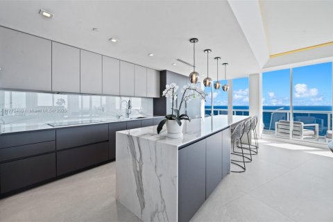 Condo in Bal Harbour, Florida, 3 bedrooms  № 1692517 - photo 22