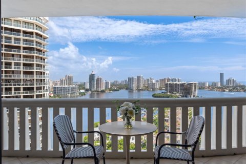 Condo in Aventura, Florida, 2 bedrooms  № 1404103 - photo 2