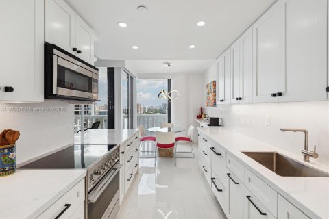 Condo in Aventura, Florida, 2 bedrooms  № 1404103 - photo 7