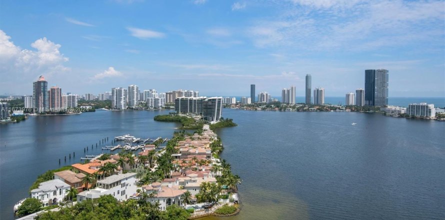 Condo in Aventura, Florida, 2 bedrooms № 1404103