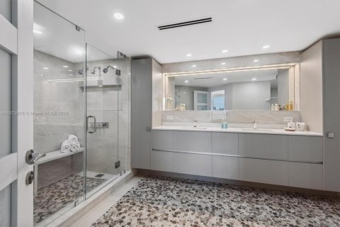 Condo in Aventura, Florida, 2 bedrooms  № 1404103 - photo 9