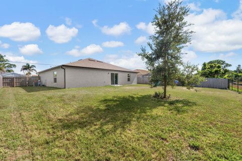 Casa en venta en Port St. Lucie, Florida, 4 dormitorios, 166.85 m2 № 2309105 - foto 25
