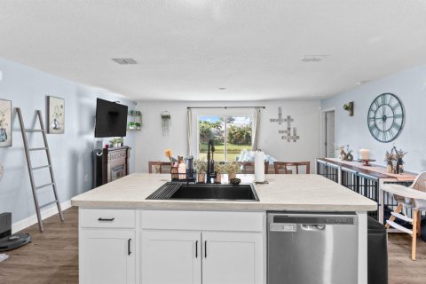 Casa en venta en Port St. Lucie, Florida, 4 dormitorios, 166.85 m2 № 2309105 - foto 10