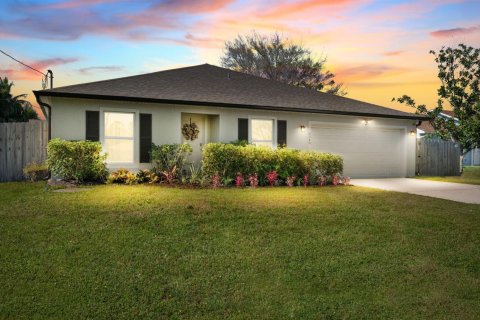 Casa en Port St. Lucie, Florida 4 dormitorios, 166.85 m2 № 2309105
