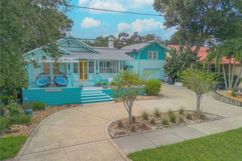 House in New Smyrna Beach, Florida 3 bedrooms, 195.09 sq.m. № 1342426 - photo 1